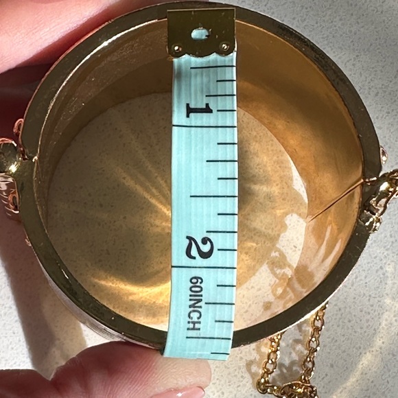 CC Skye Embossed leather cuff with pin and chain fastener - Picture 2 of 8